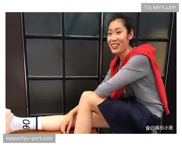 朱婷训练完啃馒头那会儿,谁还记得她年薪千万啊 朱婷训练完啃馒头那会儿,谁还记得她年薪千万啊
